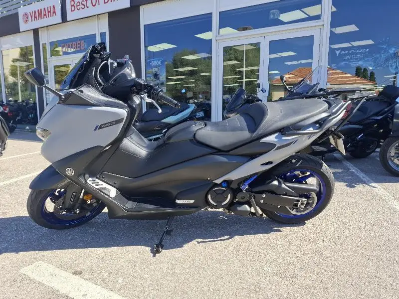 XP TMAX 560