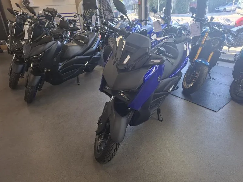 XMAX 125