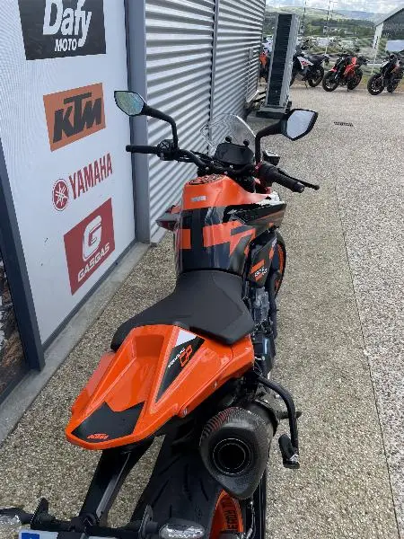 890 DUKE GP
