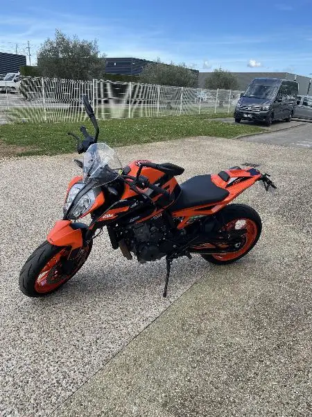 890 DUKE GP
