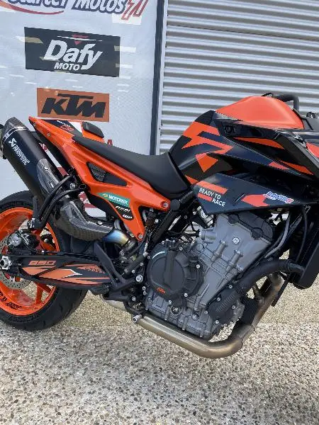 890 DUKE GP