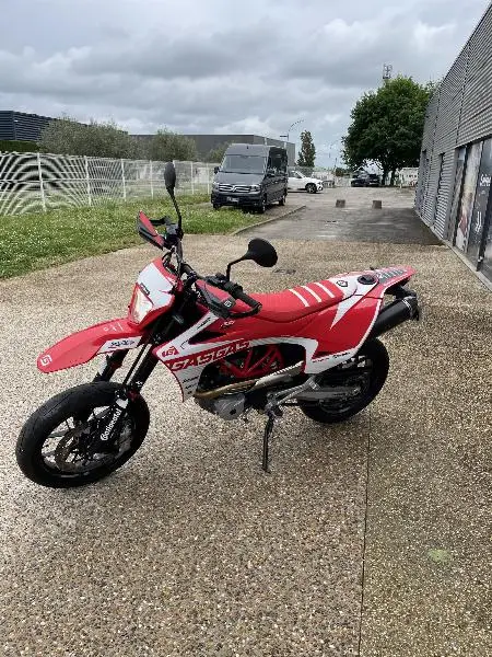 SM 700