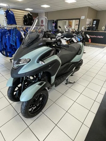 TRICITY 300