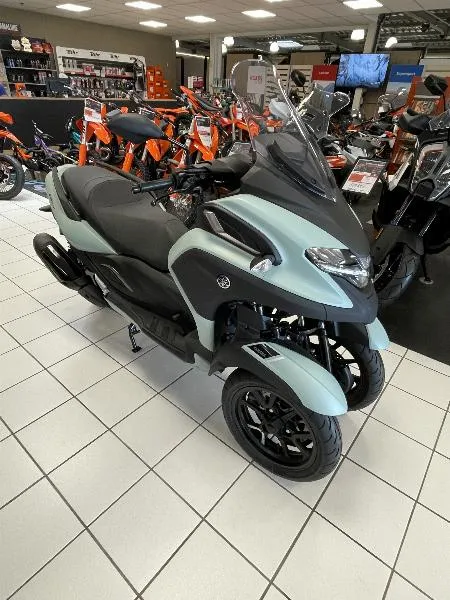 TRICITY 300