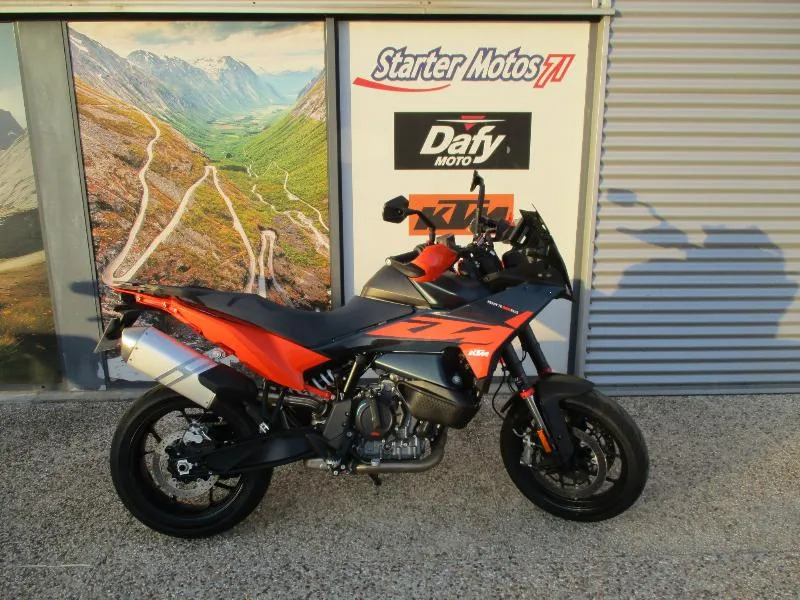 890 SMT