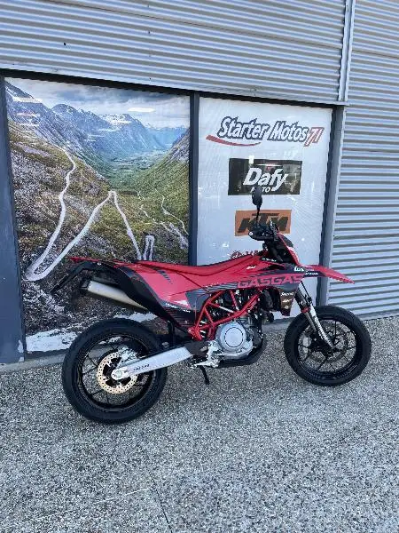 SM 700