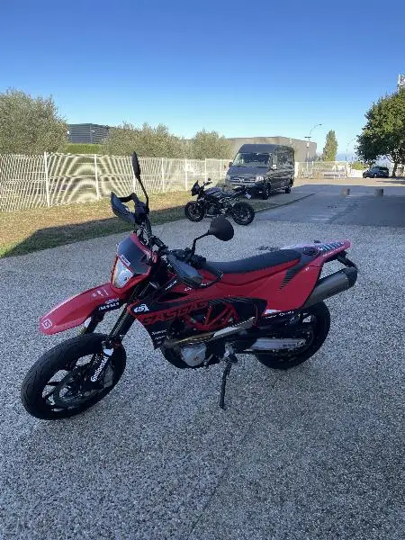SM 700