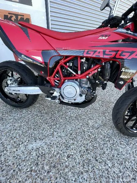SM 700