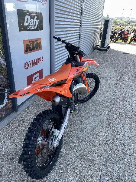 125 SX