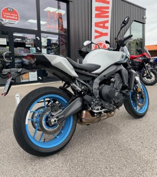 MT09