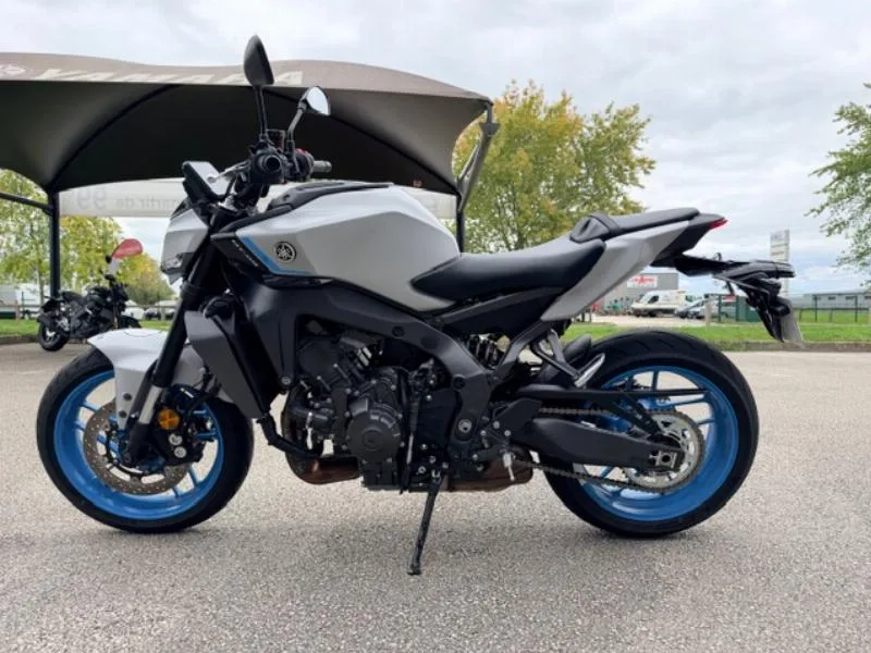 MT09