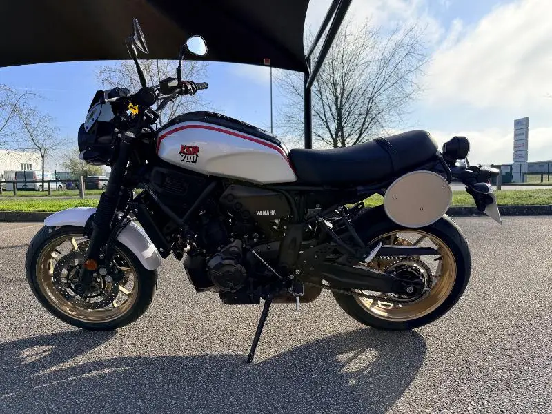 XSR 700 XTRIBUTE