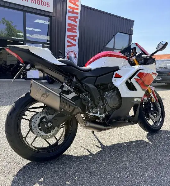 YZFR7