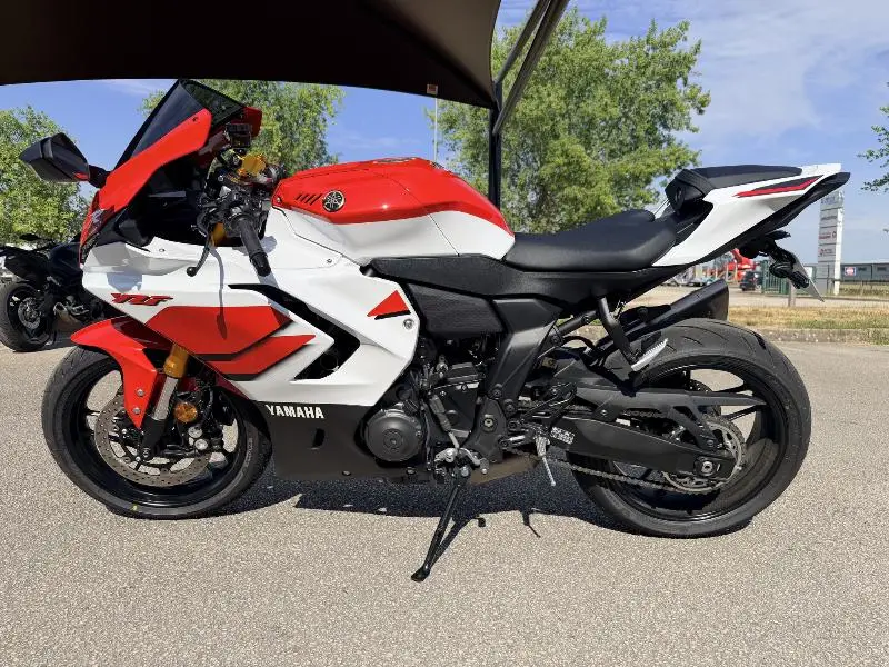 YZFR7