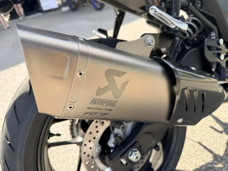 YZFR7