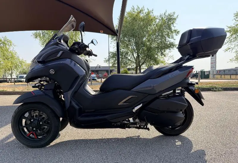TRICITY 300