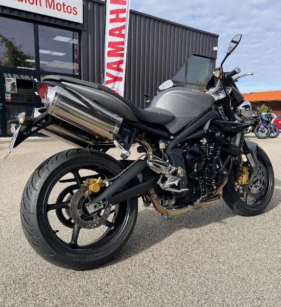 STREET TRIPLE 675 R
