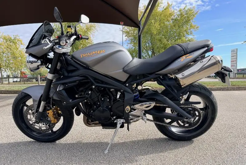 STREET TRIPLE 675 R
