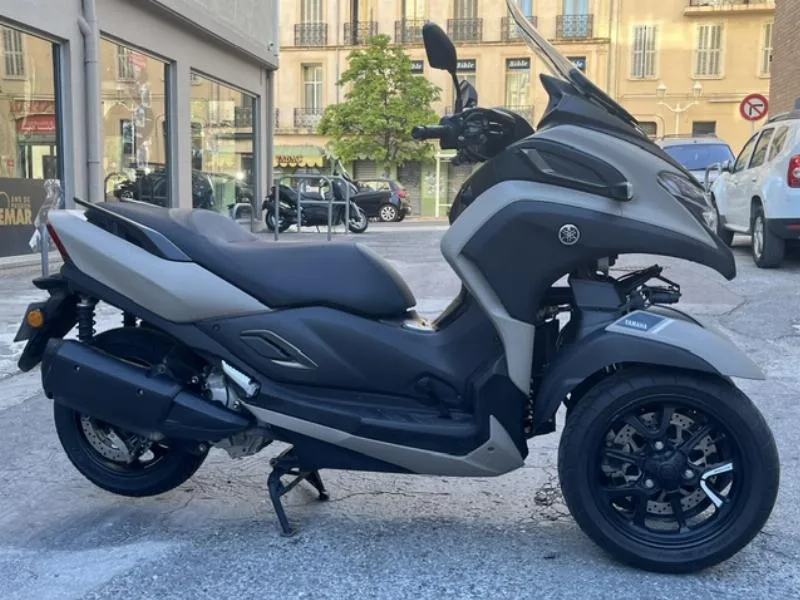 TRICITY 300