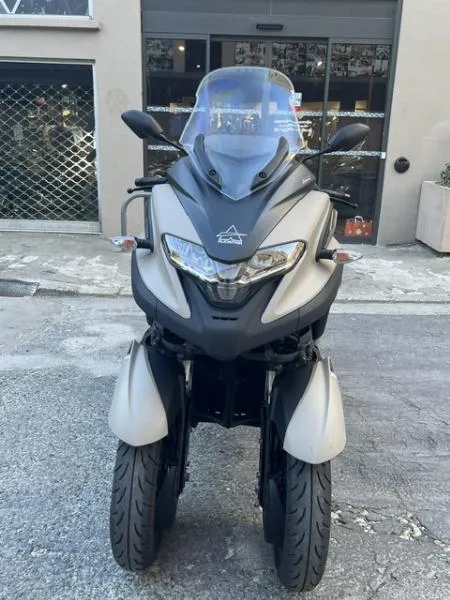 TRICITY 300