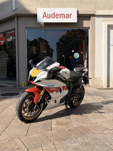 YZFR7