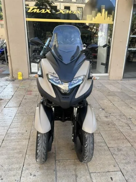 TRICITY 300