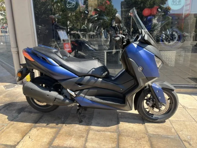 XMAX 300