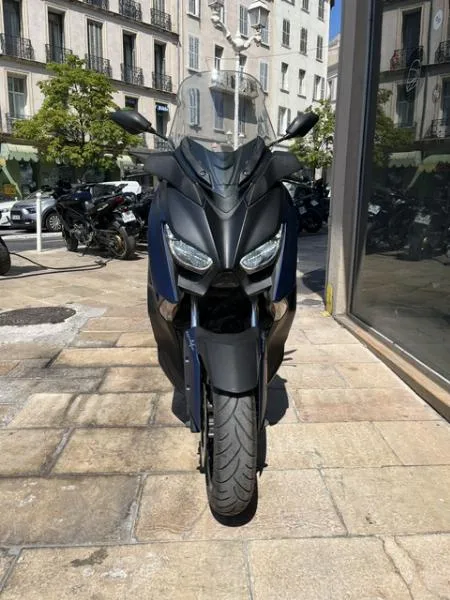 XMAX 300