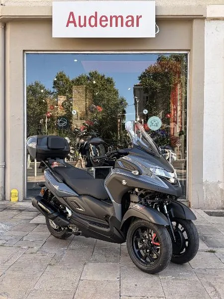 TRICITY 300
