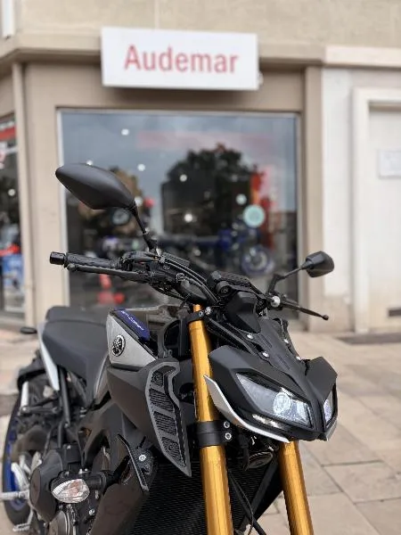 MT09