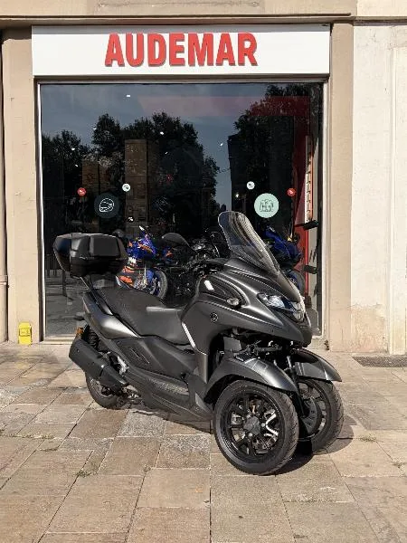 TRICITY 300