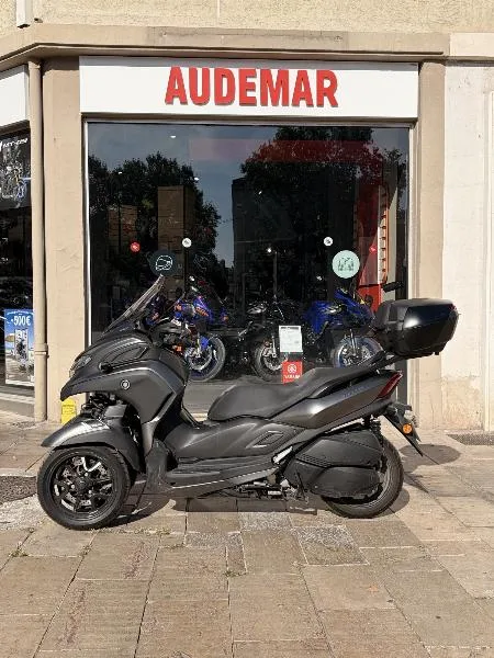TRICITY 300