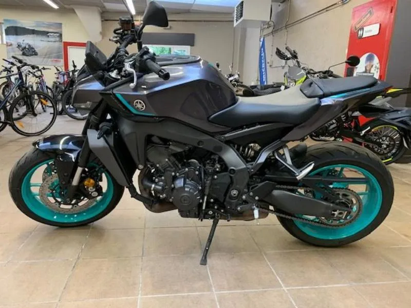 MT09