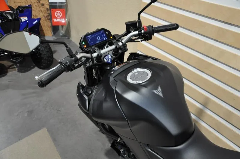 MT03 300