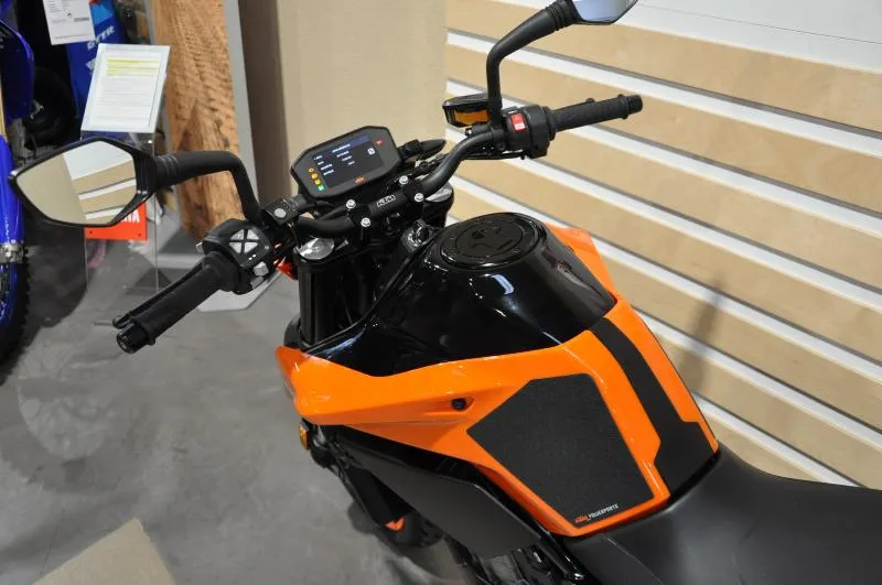 790 DUKE L