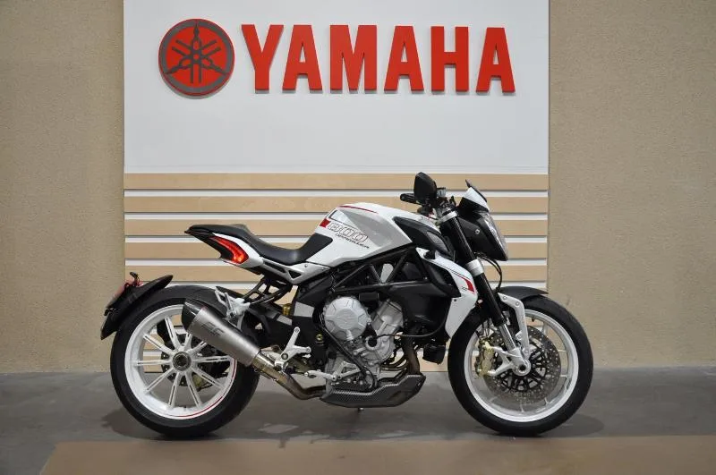 BRUTALE 800