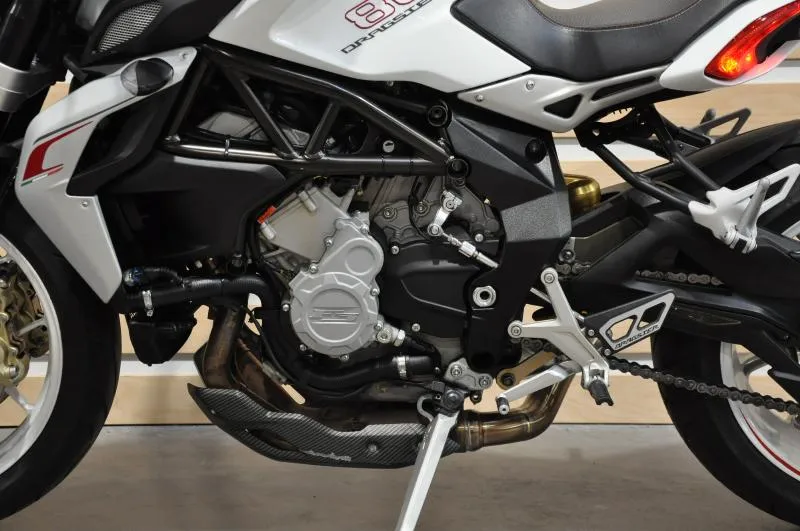 BRUTALE 800