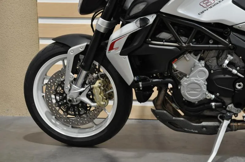BRUTALE 800