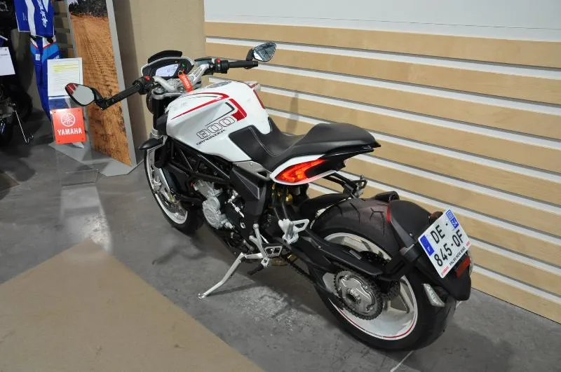 BRUTALE 800