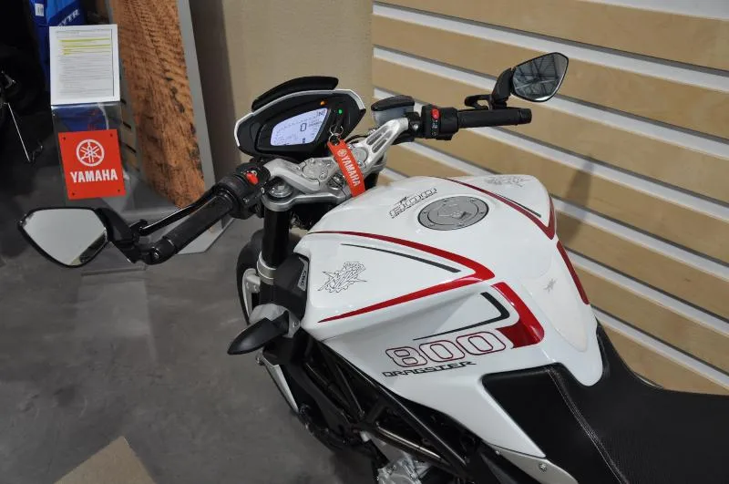 BRUTALE 800