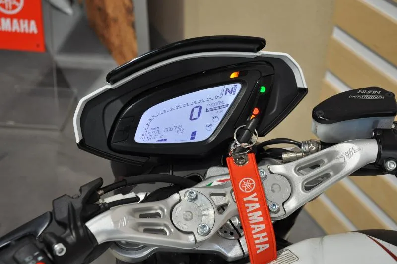 BRUTALE 800