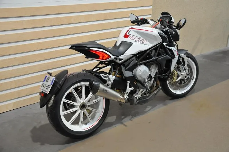 BRUTALE 800