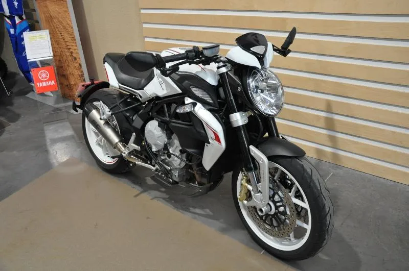 BRUTALE 800