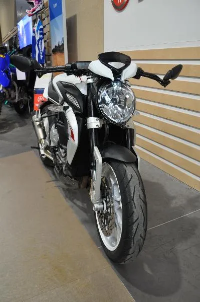 BRUTALE 800