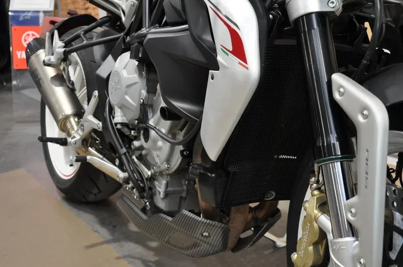 BRUTALE 800