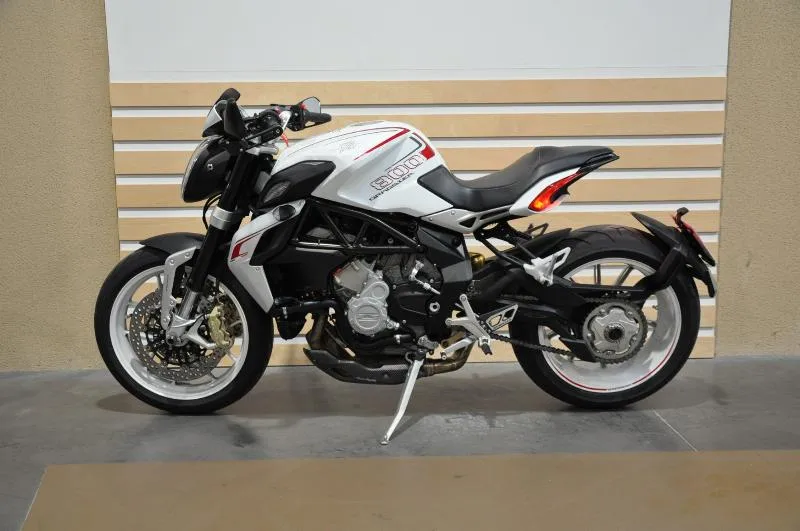 BRUTALE 800