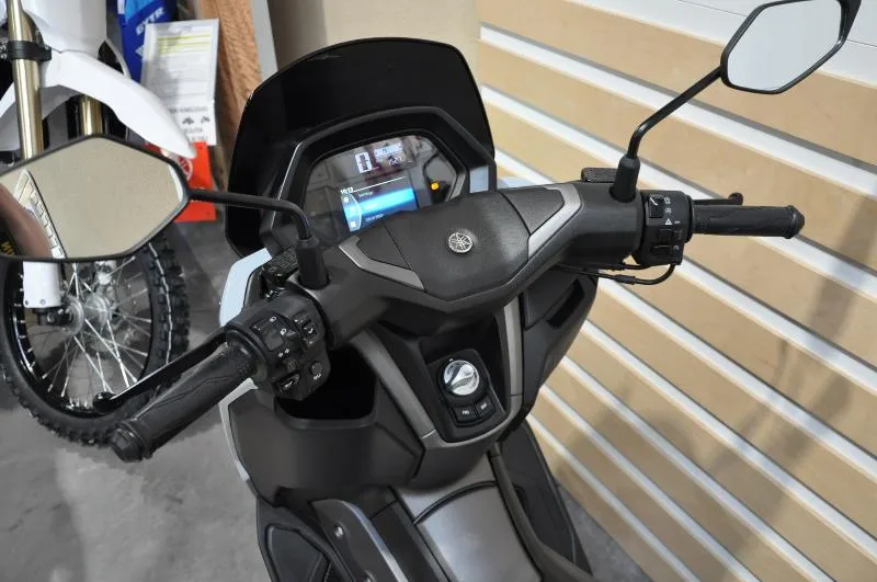 NMAX 125 TECH MAX