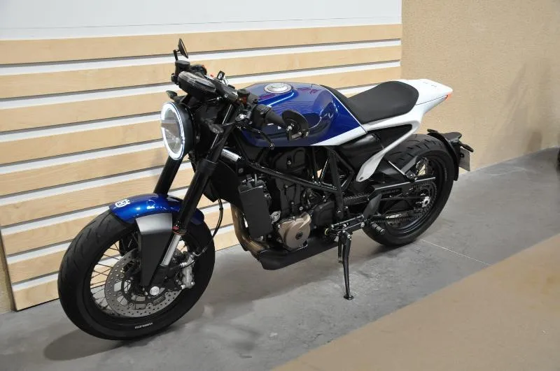 701 VITPILEN A2