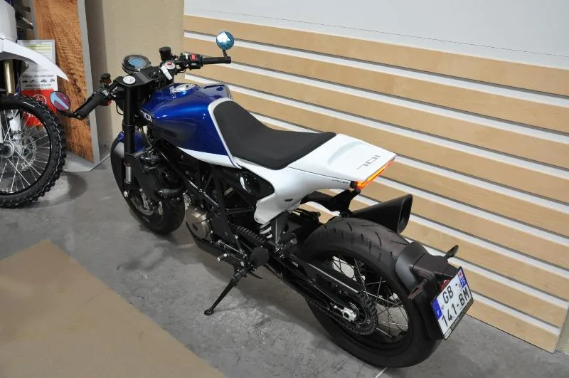 701 VITPILEN A2