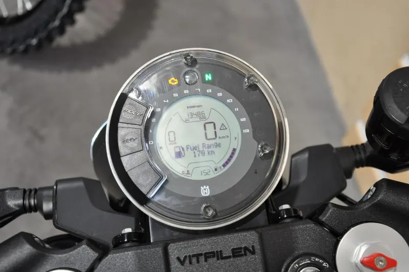 701 VITPILEN A2